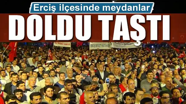 Erciş'te meydanlar doldu taştı