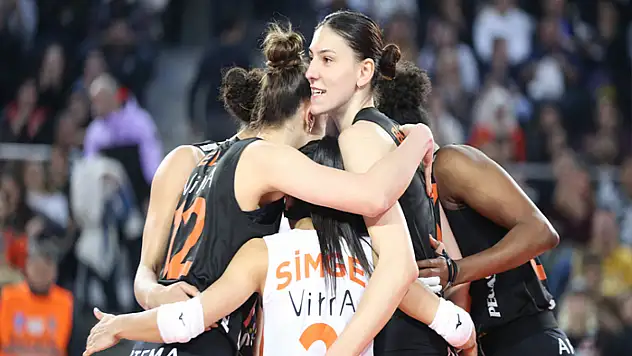 Eczacıbaşı Dynavit, Kupa Voley'de finale yükseldi