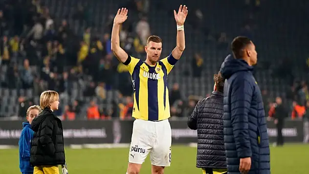 Edin Dzeko, Fenerbahçe'ye veda etti