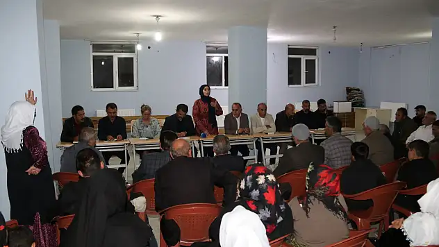 Edremit Belediyesi, mahalle sorunlarını vatandaşlarla görüştü