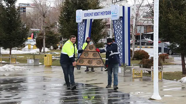 Edremit Belediyesi'nden sokak kedilerine sıcak yuva