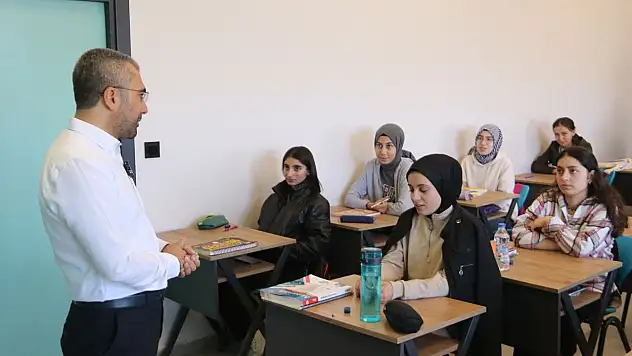 Edremit Belediyesi öğrencileri üniversiteli yaptı