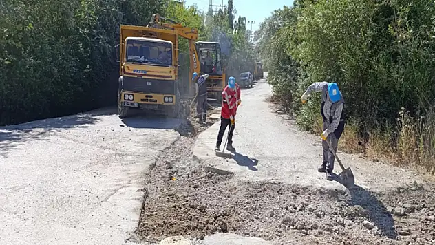 Edremit Belediyesi yol onarımlarına devam ediyor