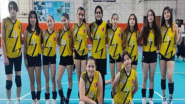 Edremit'in yıldız kızları Bitlis'ten dereceyle döndü