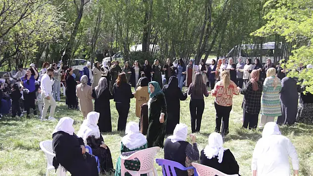 Edremit'te anneler günü özel etkinliği