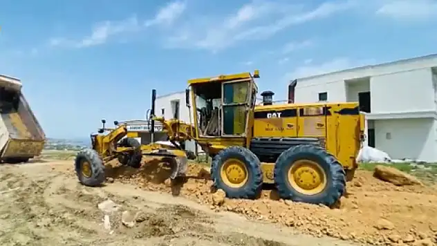 Edremit'te yol çalışmaları devam ediyor