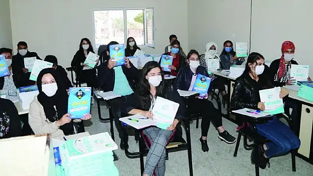 Başkale Belediyesi'nden öğrencilere eğitim desteği