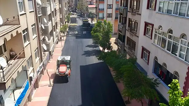 Elazığ'da asfaltlama çalışmaları sürüyor