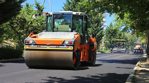 Elazığ'da yol bakım ve asfalt çalışmaları sürüyor