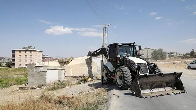 Elmalık Yolu'nda yıkım çalışmaları yapılıyor