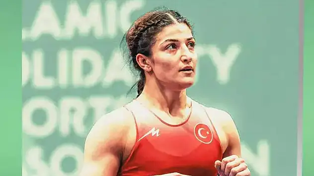 Elvira Süleyman'dan gümüş madalya