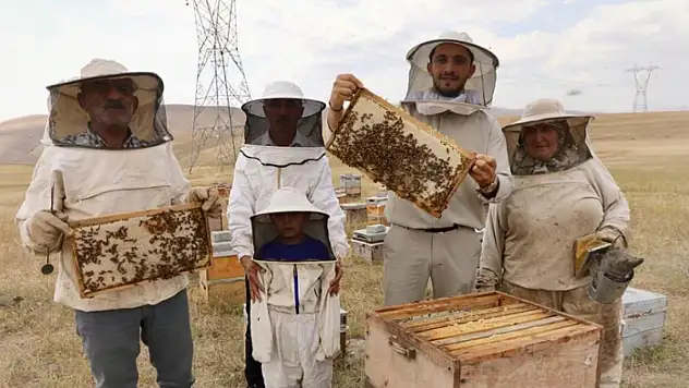 Emekli imam ve eşi zorlu yayla şartlarında üretimden vazgeçmiyor
