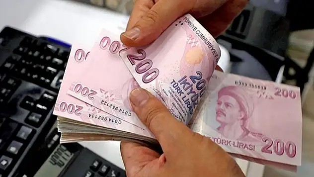 Emekliler 5 bin lirayı bekliyor