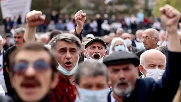 Emekliler sahaya iniyor