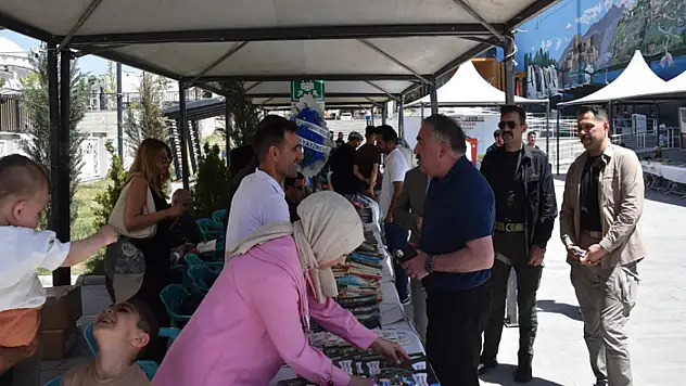 Emniyet Müdürü Mutlu'dan Yerel Kitap Fuarı'na ziyaret