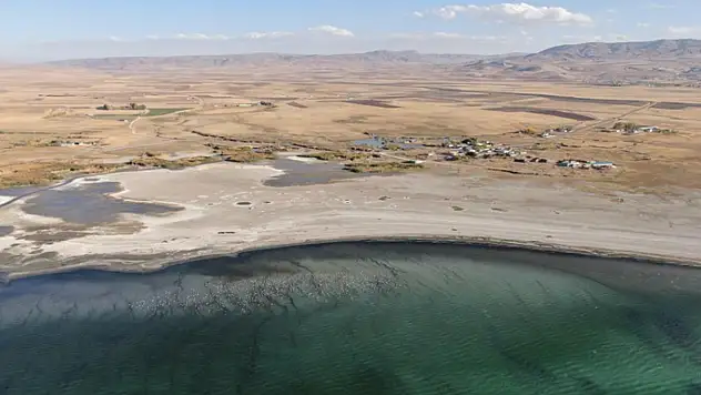 Erçek Gölü'nde su seviyesi gözle görülür şekilde azaldı