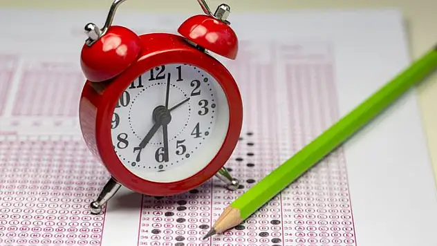 Erciş Kaymakamlığı'ndan öğrencilere sınav ücreti desteği