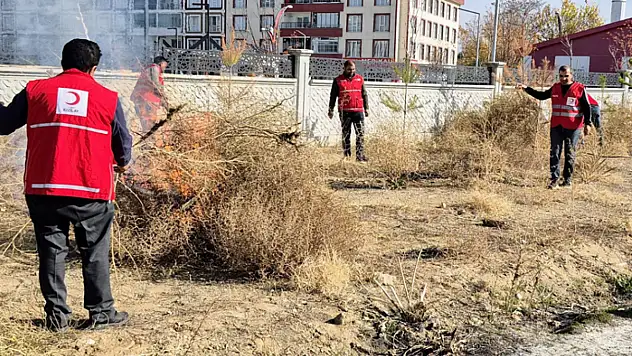 Erciş Kızılay Şubesi'nden 'Temiz Bir Çevre, Temiz Bir Gelecek' etkinliği