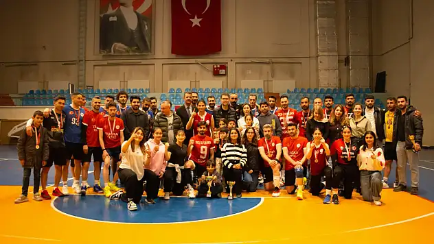 Erciş'te 17. voleybol turnuvası tamamlandı