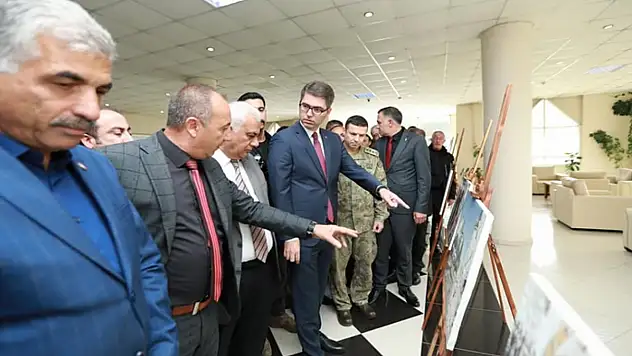 Erciş'te 2011 depreminde hayatını kaybedenler anıldı