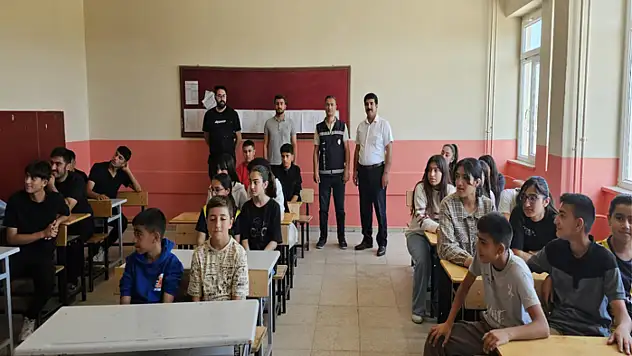 Erciş'te öğrencilere inci kefali eğitimi