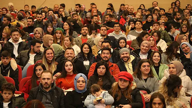 Erciş'te Tek Perdelik Oyuna Yoğun İlgi