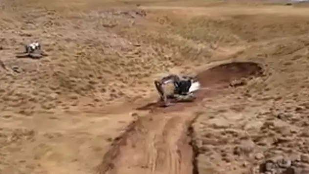 Erciş'te yol bakım ve onarım çalışmaları sürüyor