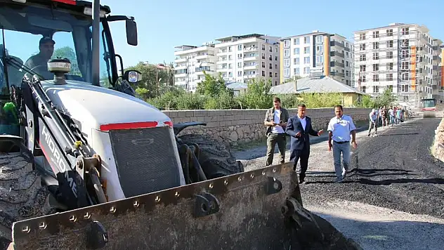 Erciş'te yol onarım çalışması