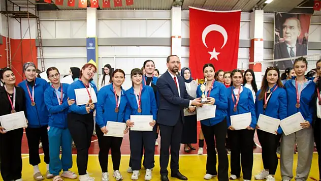 Erciş'te Yurtlig Kız Voleybol Turnuvası tamamlandı