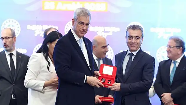 Erzurum'a gelecek ambulansları teslim alındı