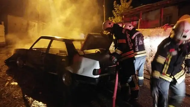 Erzurum'da araç alev topuna döndü