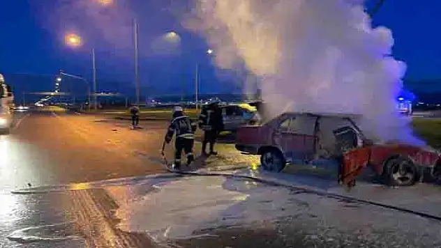 Erzurum'da araç cayır cayır yandı