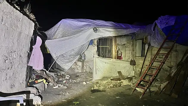 Erzurum'da evin çatısı çöktü