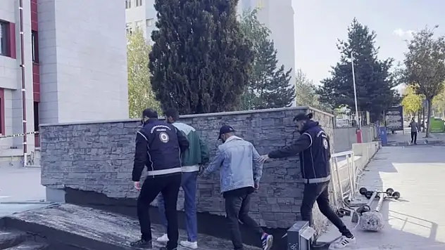 Erzurum'da göçmen kaçakçılığı operasyonu