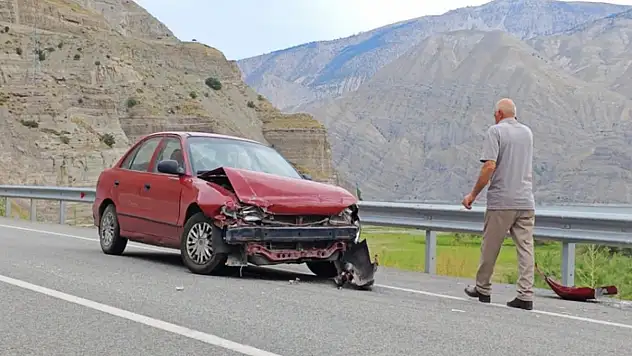 Erzurum'da trafik kazası, emniyet kemeri hayat kurtardı