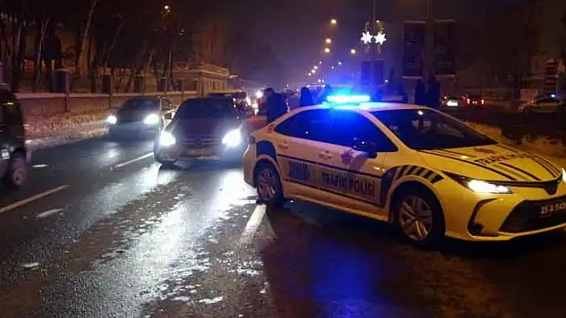 Erzurum'da zincirleme trafik kazası: 3 yaralı