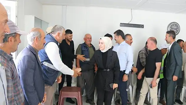 Eş Başkan Koç ve Komi personellerle bayramlaştı