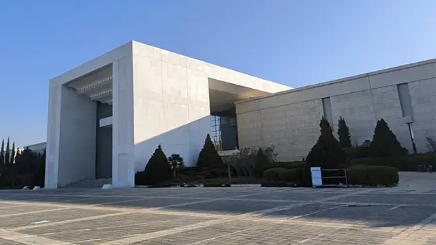 Esad'ın başkanlık sarayında sessizlik hakim