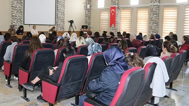 Eşbaşkan Koç, kadın personellerle buluştu