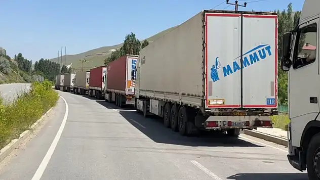 Esendere Gümrük Kapısı'nda 10 kilometrelik tır kuyruğu