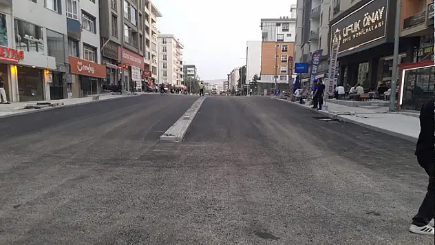 Eski Cezaevi Caddesinde asfalt serimi ve altyapı çalışmaları sürüyor