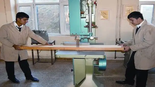 LİSE DEĞİL SANKİ FABRİKA