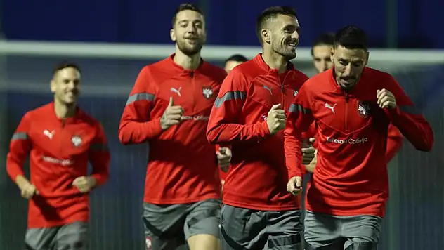 Fenerbahçe'de 12 futbolcu ülkelerine gitti