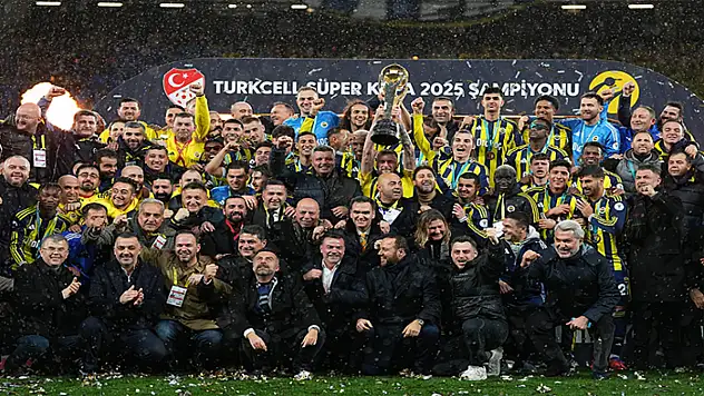 Fenerbahçe, kupayı kaldırdı