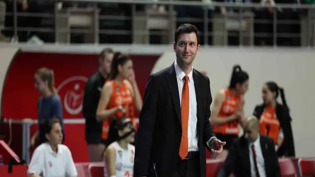 Ferhat Akbaş, 3 yıl daha Eczacıbaşı Dynavit'te