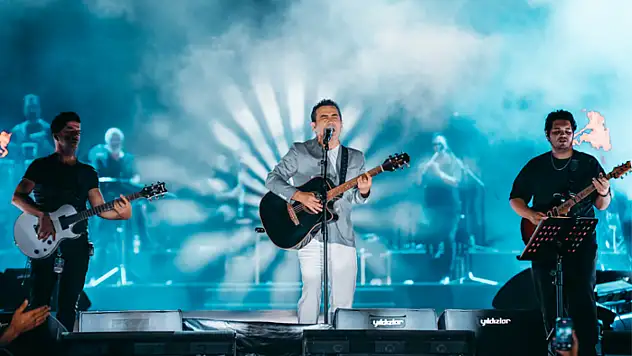 Ferhat Göçer Van'da sevenleriyle buluştu