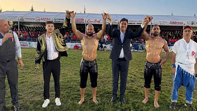 Fethiye'de yağlı güreşlerin kazananı Feyzullah Aktürk oldu