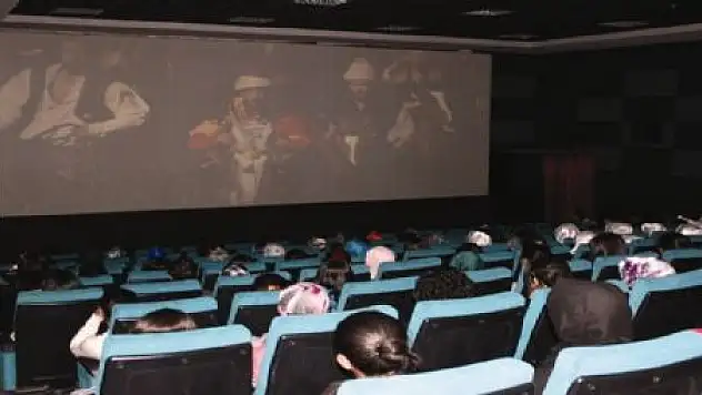 ÖĞRENCİLER 'FETİH 1453' FİLMİNİ İZLEDİ