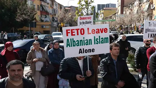 FETÖ tarafından yönetilen Arnavutluk İslam Birliği protesto edildi