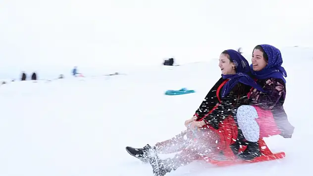 Fistan ve şalvarla kayak keyfi